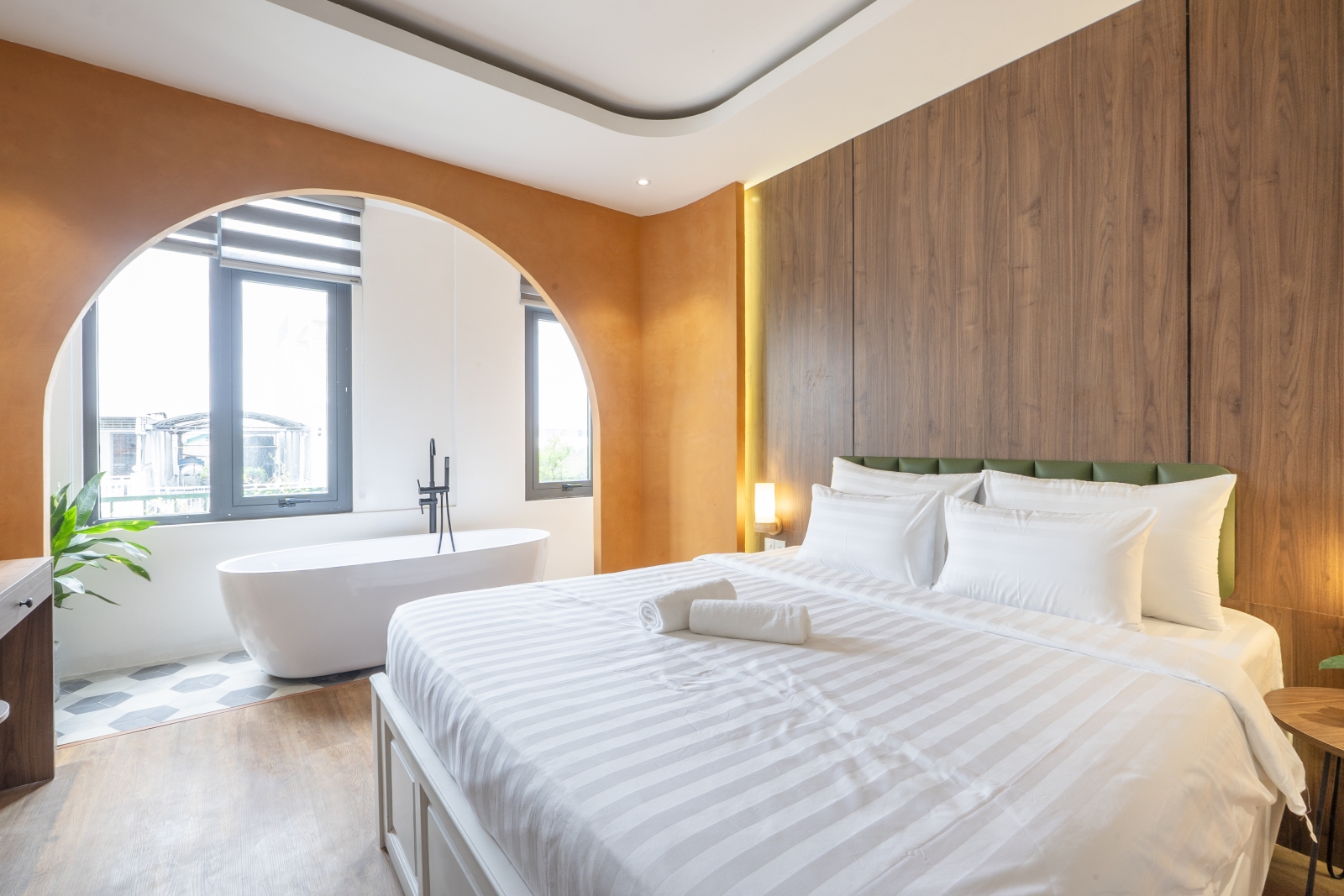 Lá Hotel – Nguyễn Văn Dung